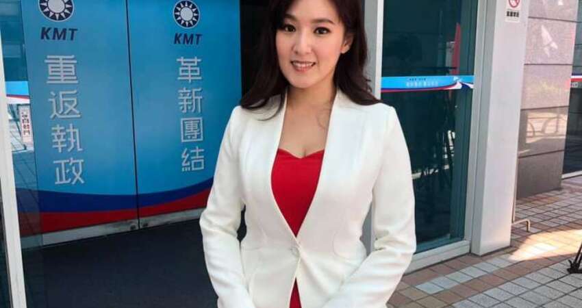 反擊韓黑 何庭歡開直播指李佳芬沒講郭董給錢勸退韓 蕭小小 Fun01 創作分享 反擊韓黑 何庭歡開直播指李佳芬沒講郭董給錢勸退韓 蕭小小 Fun01 創作分享