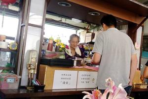 月賠 10 萬也不後悔！雲林 85 歲婆婆的店 小吃一律銅板價，只希望餵飽每個學生