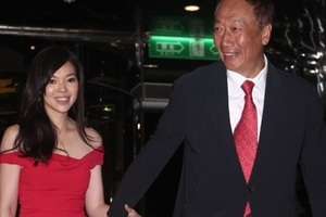 曾馨瑩怒嗆郭台銘「你大聲什麼？」沒想到她「嫁入豪門9年」夫妻相處...讓人驚訝到不行！
