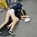 	24張搞笑內涵趣圖：論拍照姿勢的重要性！妹子你不冷么？讓你笑翻了