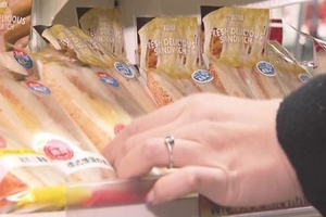 切記！超商買東西千萬不要再「從後排開始拿」，店員揭露「殘酷真相」後。。。網友們都被打醒了！