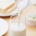 牛奶適合早晨喝、晚上喝、飯前喝、還是飯後喝？營養師告訴你答案