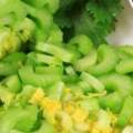 芹菜是蔬菜中的「膳食纖維之王」？有幾種蔬菜，都要比芹菜高