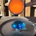 男子砸大錢把「1000°C高溫的金屬液體」淋在「藍色鑽石」上，得到的結果簡直讓人意想不到！