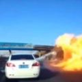 天然氣卡車翻覆烈焰席捲高速公路
