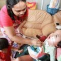 噩運1歲時降臨·毒蛇咬一口女童癱瘓