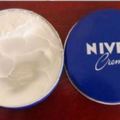 日本女生人手一罐的「妮維雅霜」竟有這7種高效使用法，只要睡前塗抹一次，女人皮膚白嫩