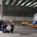 72歲男跳台北橋「遭油罐車輾斃」！駕駛驚恐無奈卻遭「依過失致死移送」，全網怒斥！