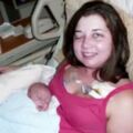 她頑抗4期腦癌產下頭胎，然後醫生說她只有4天可活...現在她是3個孩子媽媽