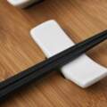 這麼做居然會讓人聯想到葬禮撿骨！日本使用筷子的２０禁忌全解析
