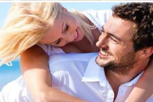 關燈後，夫妻經常做四件小事，感情會越來越好！