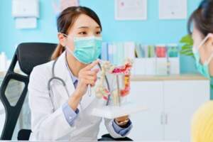 健保看病要變貴了！包括檢查、藥費、處方箋都漲價　最高調漲20％