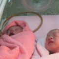 30歲兩個孩子媽，還要生三胎，醫生拿出孩子後，產婦痛哭流淚