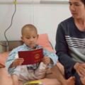 6歲的李舒敏，診斷為神經母細胞瘤第四期工廠打工，請媽媽照顧，她卻說「先拿2萬來