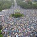 一張圖看出素養！623遊行「雨天照樣湧入10萬人」　凱道「散場後1小時」畫面網推爆：這就叫素質