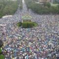 一張圖看出素養！623遊行「雨天照樣湧入10萬人」，凱道「散場後1小時」畫面網推爆：這就叫素質！