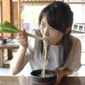 用蔥當筷子《蔥蕎麥麵》讓外國人困惑的衝擊吃法，是嫌筷子還不夠難嗎？ww