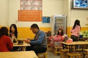恐龍家長放任小孩害店員燙傷…她竟先甩店員一巴掌！超霸氣店員下一個動作讓媽媽傻住…..