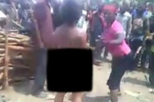 【視頻】剛果女子被迫與繼子當眾亂倫還被斬首，只因為「她端上去的菜裡有魚」！