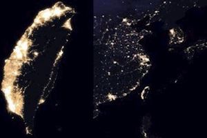 NASA公布太空高清「世界夜景照」台灣美翻！放大看北韓...眼尖網友發現「金正恩露出馬腳」！