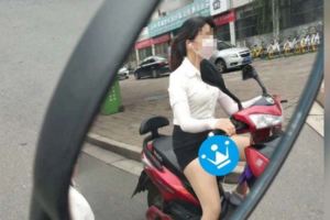 穿窄裙還敢…旁邊女騎士殊不知「鏡子神反射」！網呼：已上火