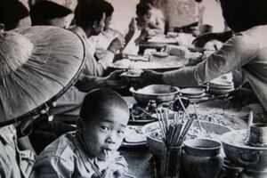 還記得50年代的臺灣嗎？這9張老照片帶你回歸那個年代，網友：「雖物質缺乏，卻很有人情味！」