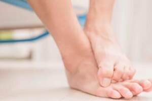 腳氣讓人飽受其苦，提醒：治療腳氣有妙招，這幾個小方法可以一試