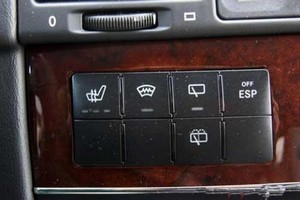 80%新手駕駛都不知道，車裡有很多『不起眼』的按鈕是不能隨便亂按的！尤其第6個在高速公路上千萬別按！