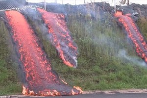 壯哉！夏威夷火山的“岩漿瀑布”