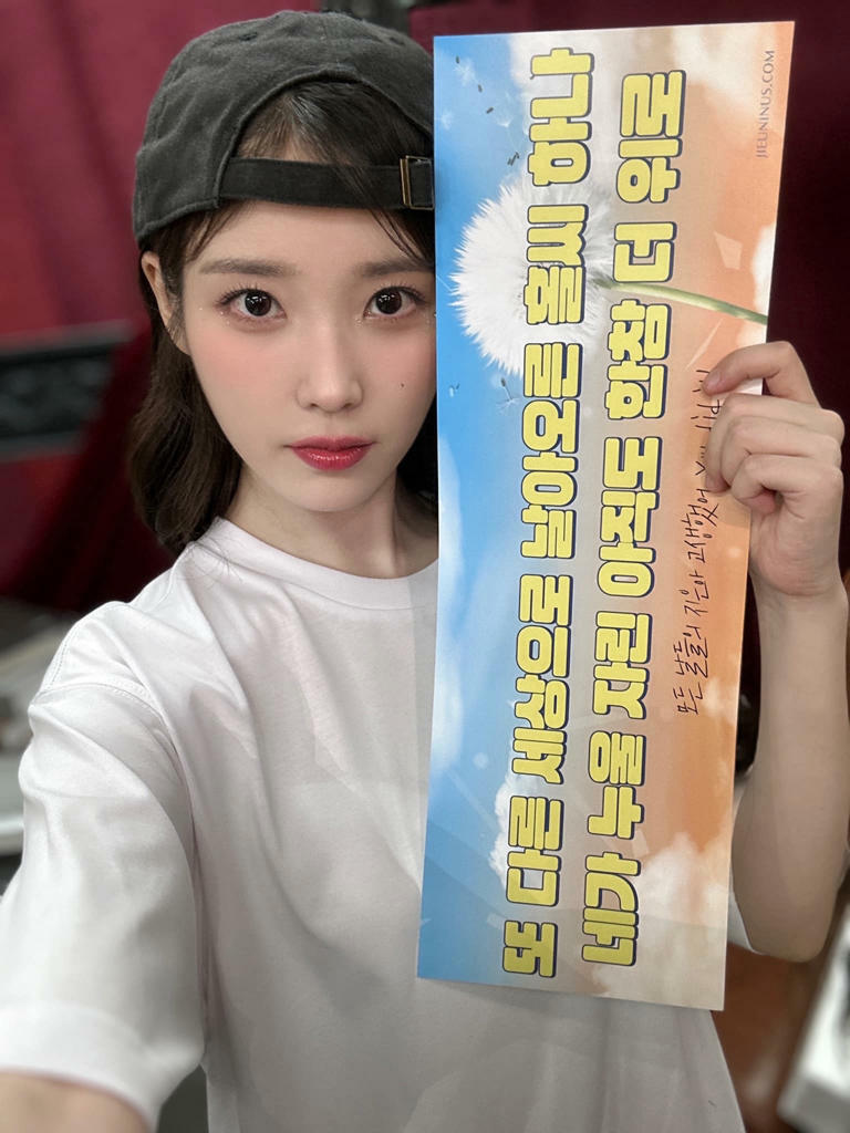 不愧是藝人中的藝人! IU 2024演唱會昨晚啟程,老友GD&低調男友李鍾碩&高素榮都來打氣 不愧是藝人中的藝人! IU 2024演唱會昨晚啟程,老友GD&低調男友李鍾碩&高素榮都來打氣