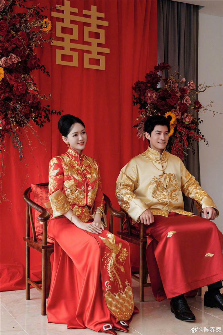 陳喬恩曬出中式禮服造型。(圖/陳喬恩微博) 陳喬恩曬出中式禮服造型。(圖/陳喬恩微博)