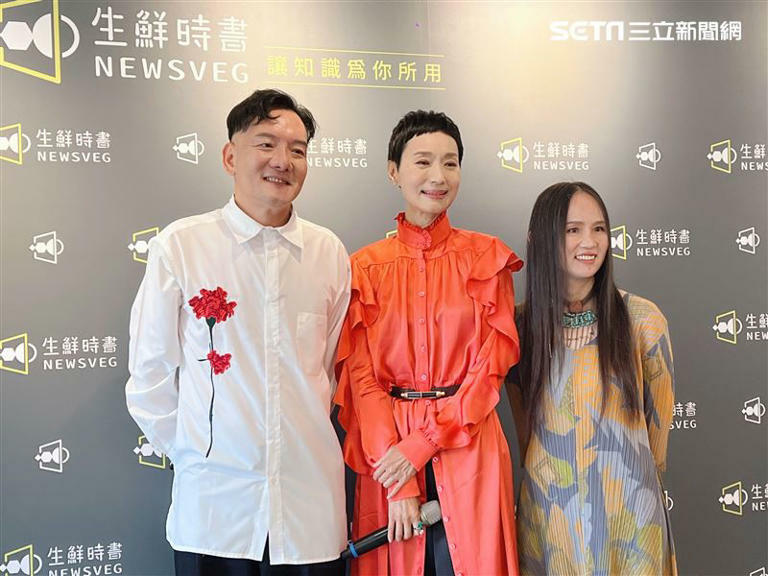 田定豐(左)宣布展開頌缽線上課程,邀請天后坣娜(中)、Rafeeka(右)出席站台。(圖/記者鄭尹翔攝影) 田定豐(左)宣布展開頌缽線上課程,邀請天后坣娜(中)、Rafeeka(右)出席站台。(圖/記者鄭尹翔攝影)