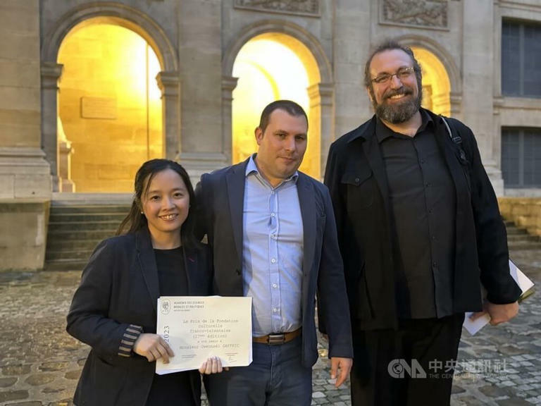 推寶島文學自嘲如中毒 關首奇:台灣是我一部分 推寶島文學自嘲如中毒 關首奇:台灣是我一部分