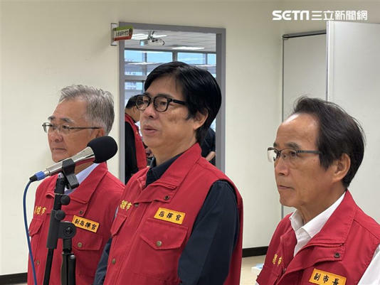 陳其邁提起老高雄人都有記憶,颱風過後停水停電,好像戰爭一樣的狀況。(圖/翻攝畫面) 陳其邁提起老高雄人都有記憶,颱風過後停水停電,好像戰爭一樣的狀況。(圖/翻攝畫面)