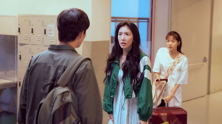 《影后》楊謹華(中)護林廷憶(右),跟牧森發生爭執。(圖/Netflix提供) 《影后》楊謹華(中)護林廷憶(右),跟牧森發生爭執。(圖/Netflix提供)