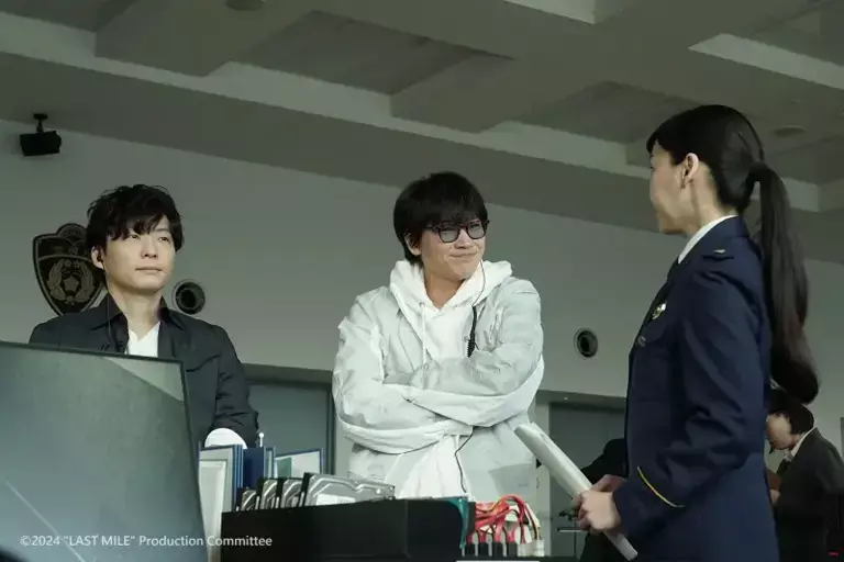 ▲星野源(左起)、綾野剛、麻生久美子是《MIU404》的要角,通通都有參演《LAST MILE:全面引爆》。(圖/車庫娛樂) ▲星野源(左起)、綾野剛、麻生久美子是《MIU404》的要角,通通都有參演《LAST MILE:全面引爆》。(圖/車庫娛樂)