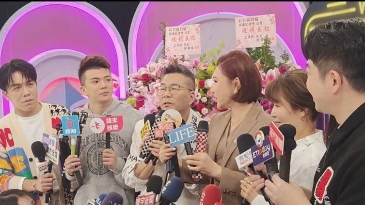 李明川(右起)、蔡秋鳳、利菁、沈玉琳、孫生、許志豪(圖/記者鍾智凱攝) 李明川(右起)、蔡秋鳳、利菁、沈玉琳、孫生、許志豪(圖/記者鍾智凱攝)
