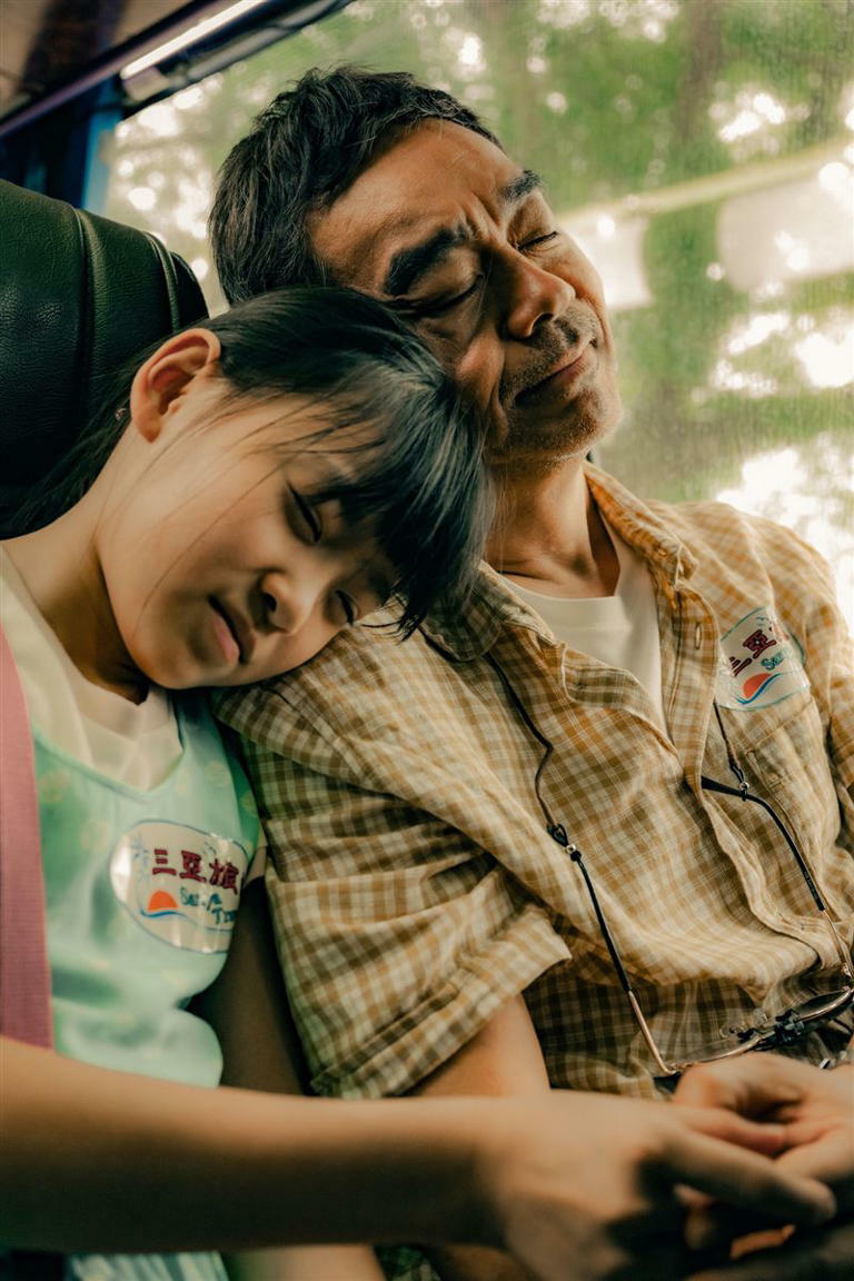 劉青雲(右)和片中飾演女兒的熊諾頤(左)戲裡戲外感情都很好。(圖/甲上提供) 劉青雲(右)和片中飾演女兒的熊諾頤(左)戲裡戲外感情都很好。(圖/甲上提供)