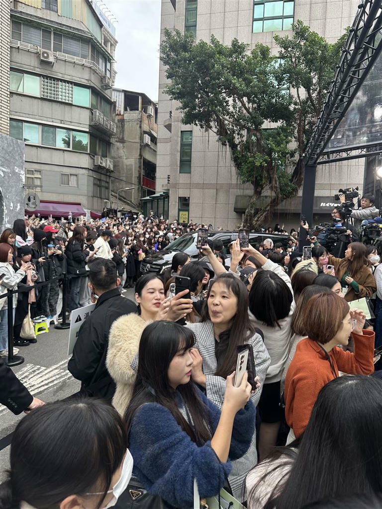 超過1500粉絲到場支持。(圖/記者林汝珊攝影) 超過1500粉絲到場支持。(圖/記者林汝珊攝影)