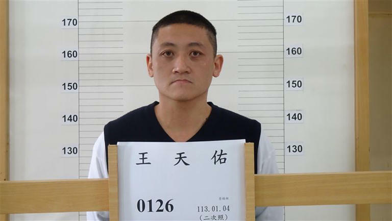 綽號「阿南」的40歲受刑人王天佑,因販賣三級毒品,又持有二級毒品遭判4年7個月有期徒刑,2022年入監服刑。(圖/翻攝畫面) 綽號「阿南」的40歲受刑人王天佑,因販賣三級毒品,又持有二級毒品遭判4年7個月有期徒刑,2022年入監服刑。(圖/翻攝畫面)