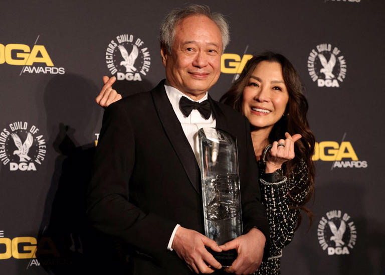 李安榮獲美國導演工會獎(DGA)終身成就獎,由楊紫瓊擔任頒獎人。(圖/路透社) 李安榮獲美國導演工會獎(DGA)終身成就獎,由楊紫瓊擔任頒獎人。(圖/路透社)
