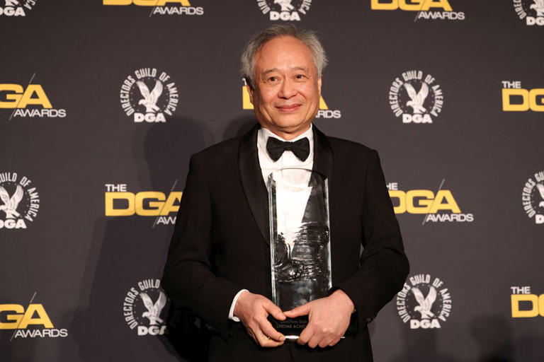 李安榮獲美國導演工會獎(DGA)終身成就獎,由楊紫瓊擔任頒獎人。(圖/路透社) 李安榮獲美國導演工會獎(DGA)終身成就獎,由楊紫瓊擔任頒獎人。(圖/路透社)