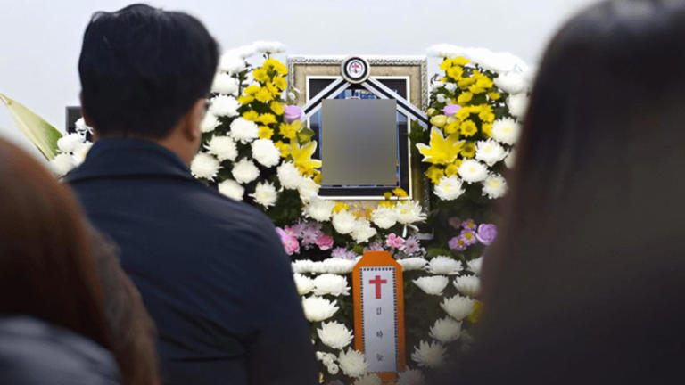 韓國8歲女童遭40多歲女老師刺殺身亡。(圖/翻攝自《 News Korea》) 韓國8歲女童遭40多歲女老師刺殺身亡。(圖/翻攝自《 News Korea》)