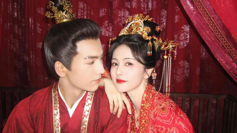 張凌赫(左)私下對白鹿很體貼。(圖/中視提供) 張凌赫(左)私下對白鹿很體貼。(圖/中視提供)