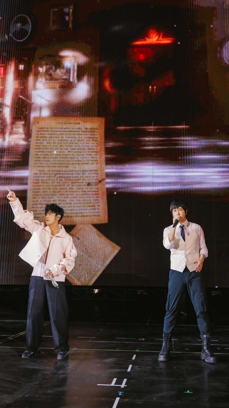 周杰倫跟阿信連唱多首金曲。(圖/相信音樂、杰威爾音樂提供) 周杰倫跟阿信連唱多首金曲。(圖/相信音樂、杰威爾音樂提供)