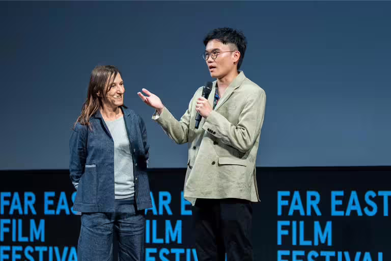 影展主席Sabrina Baracetti（左）邀請導演潘客印上台分享。（Alice Durigatto提供）