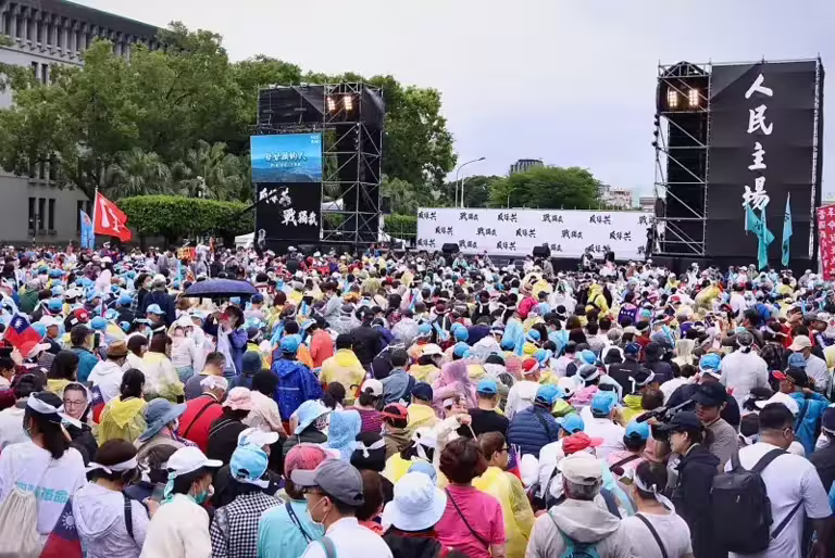 ▲全台罷免藍委行動遍地開花,國民黨主席朱立倫426號召上凱道。(圖/記者朱永強攝) ▲全台罷免藍委行動遍地開花,國民黨主席朱立倫426號召上凱道。(圖/記者朱永強攝)