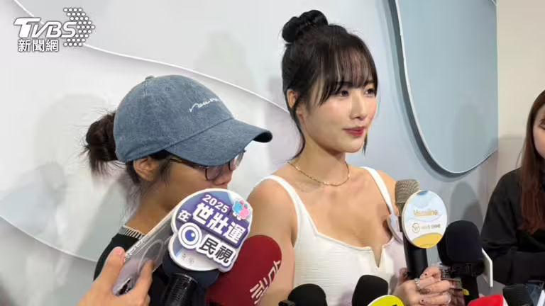 Mingo私下安慰安芝儇。(圖/謝毅攝) Mingo私下安慰安芝儇。(圖/謝毅攝)
