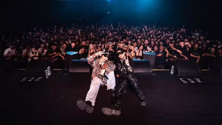 PSY.P(右)昨晚在台北Legacy開唱,好友ØZI到場力挺。(圖/PSY.P提供) PSY.P(右)昨晚在台北Legacy開唱,好友ØZI到場力挺。(圖/PSY.P提供)