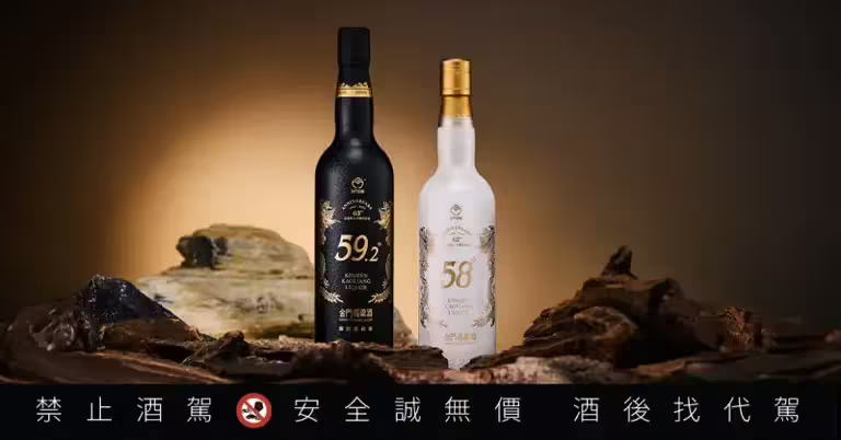▲「首席黑鑽源酒」(左)甫推出即廣受好評,以海島型海鹽鹹香風味驚豔市場的「海洋源酒」(右),其極佳的瓶中熟成效果,至今仍是許多酒迷愛不釋手的酒款。(圖/黑松提供) ▲「首席黑鑽源酒」(左)甫推出即廣受好評,以海島型海鹽鹹香風味驚豔市場的「海洋源酒」(右),其極佳的瓶中熟成效果,至今仍是許多酒迷愛不釋手的酒款。(圖/黑松提供)